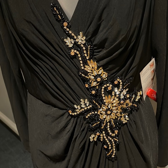 Mac Duggal 67848 FAUX WRAP LONG SLEEVE GOWN W/ APPLIQUÉ DETAIL NWT - Picture 5 of 14